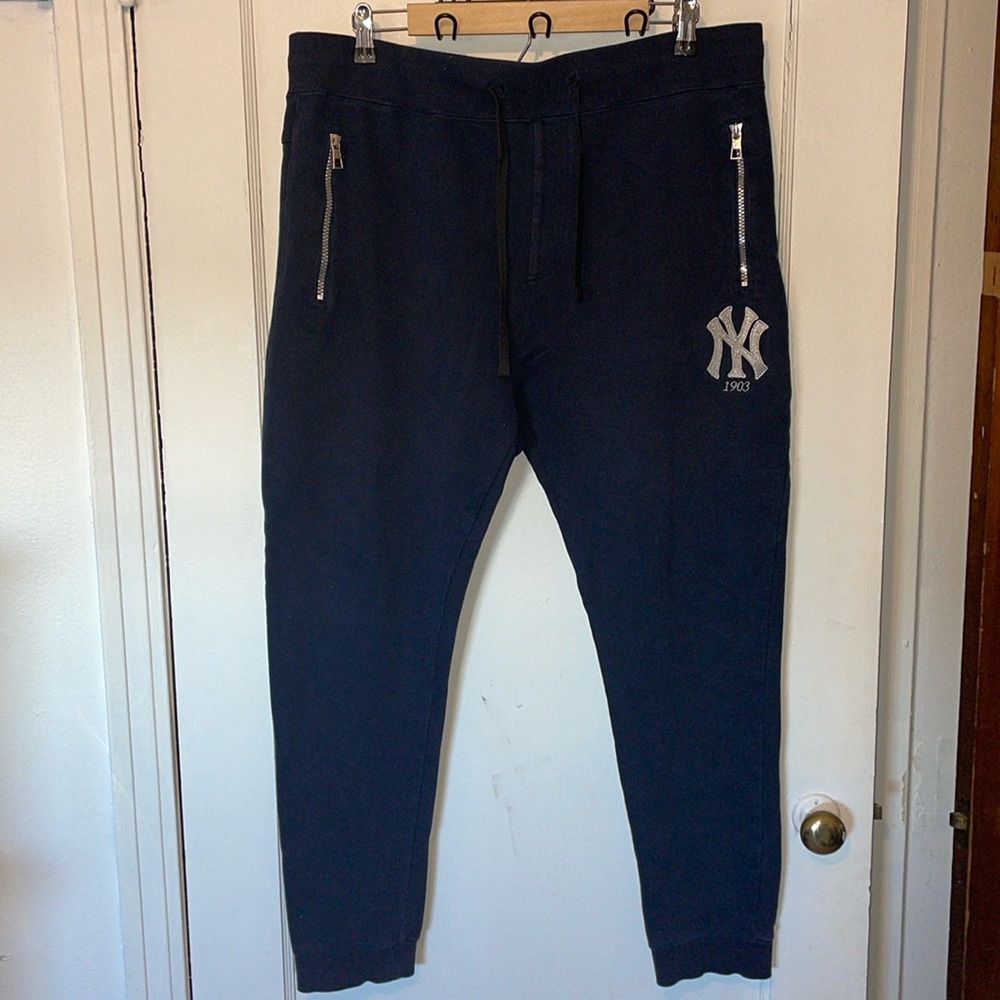 MLB New York Yankees jogger sweatpants with sparkle logo